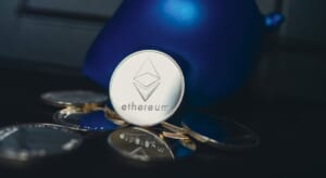 ブルームバーグのアナリスト | FRBの大きなハンマーによってビットコインとイーサリアムはさらに下落する可能性