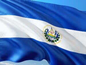 ビットコインを法定通貨としたエルサルバドル、債務返済でデフォルト回避を報告