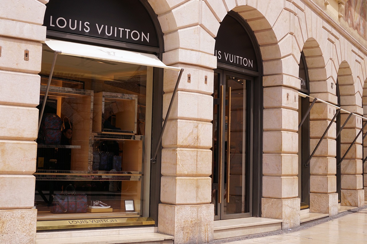 Louis Vuitton to Sell $41,000 NFTs to Top Customers - Decrypt