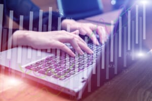 仮想通貨業界の雇用は1年で10％減少｜関連企業の価値は1,800億ドルに