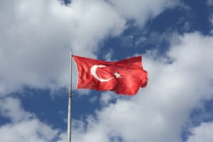 インフレ率67％のトルコ、国民は金と仮想通貨に避難を求める