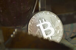 ビットコインスポットETF承認の噂で価格が一時急騰＝ブラックロックは否定