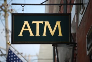 2023年は仮想通貨ATMの設置台数の減少が過去最大に＝5000台以上が撤去