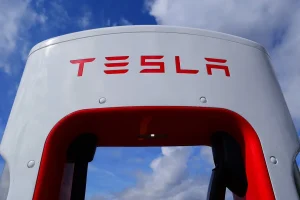 イーロン・マスク氏、テスラ商品でのドージコイン決済再開を示唆