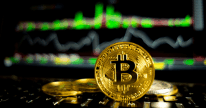 国債利回り上昇でビットコインが8万ドル割れ、リスク資産に売り